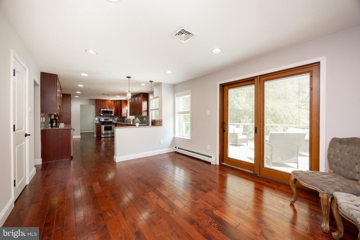 3006 Oakwood Dr