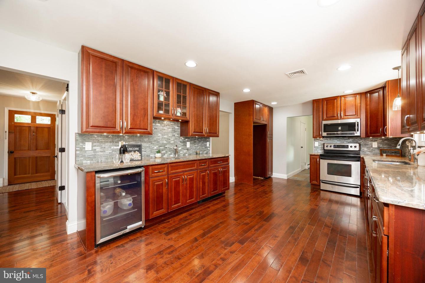 3006 Oakwood Dr