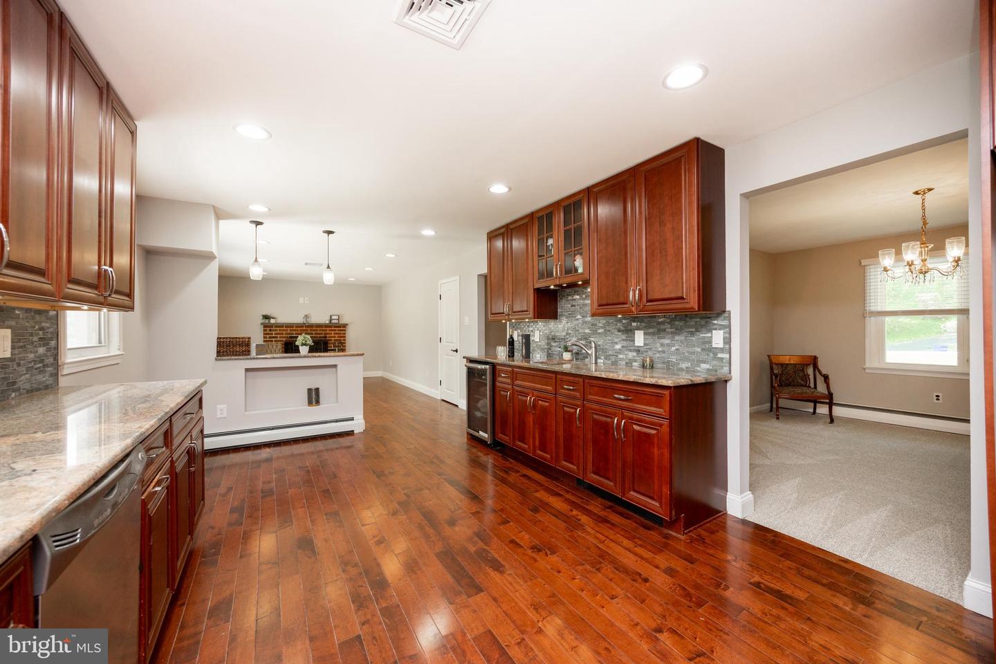 3006 Oakwood Dr
