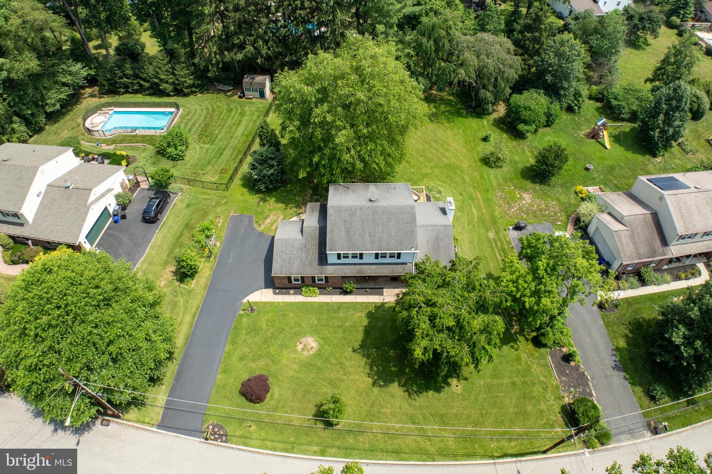 3006 Oakwood Dr
