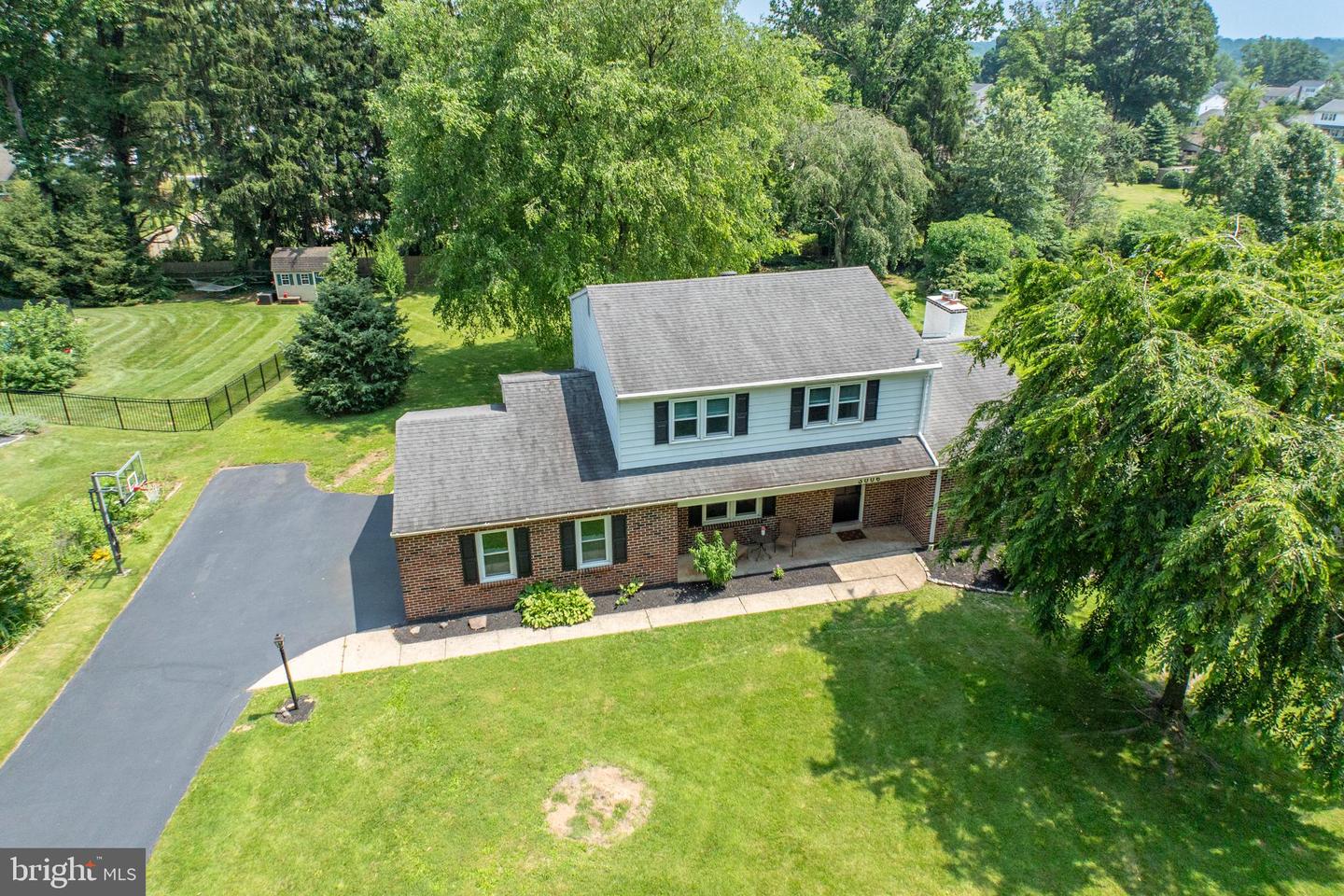 3006 Oakwood Dr