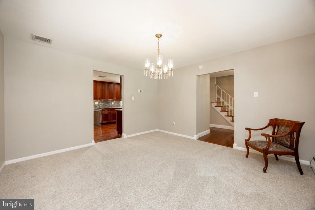 3006 Oakwood Dr