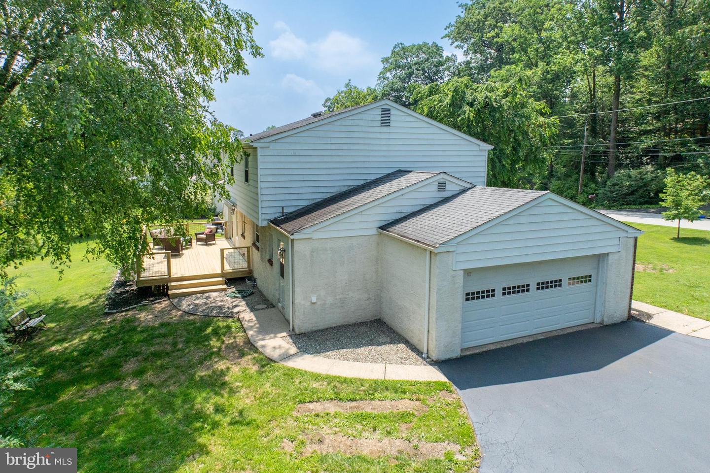 3006 Oakwood Dr