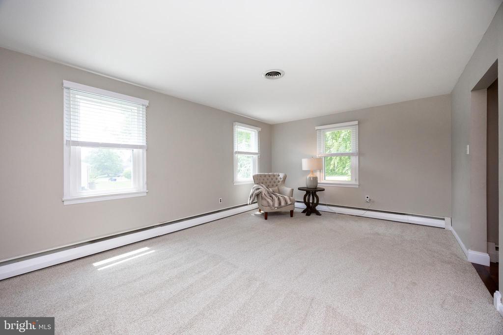 3006 Oakwood Dr