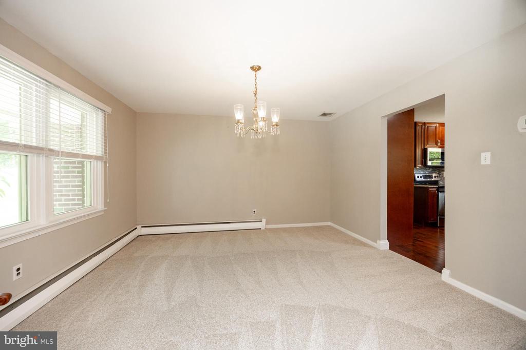 3006 Oakwood Dr