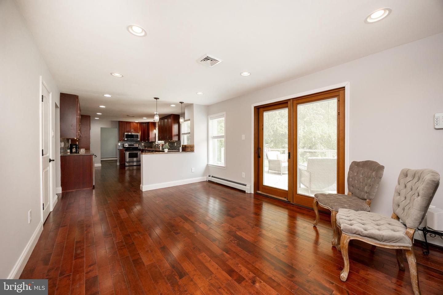 3006 Oakwood Dr