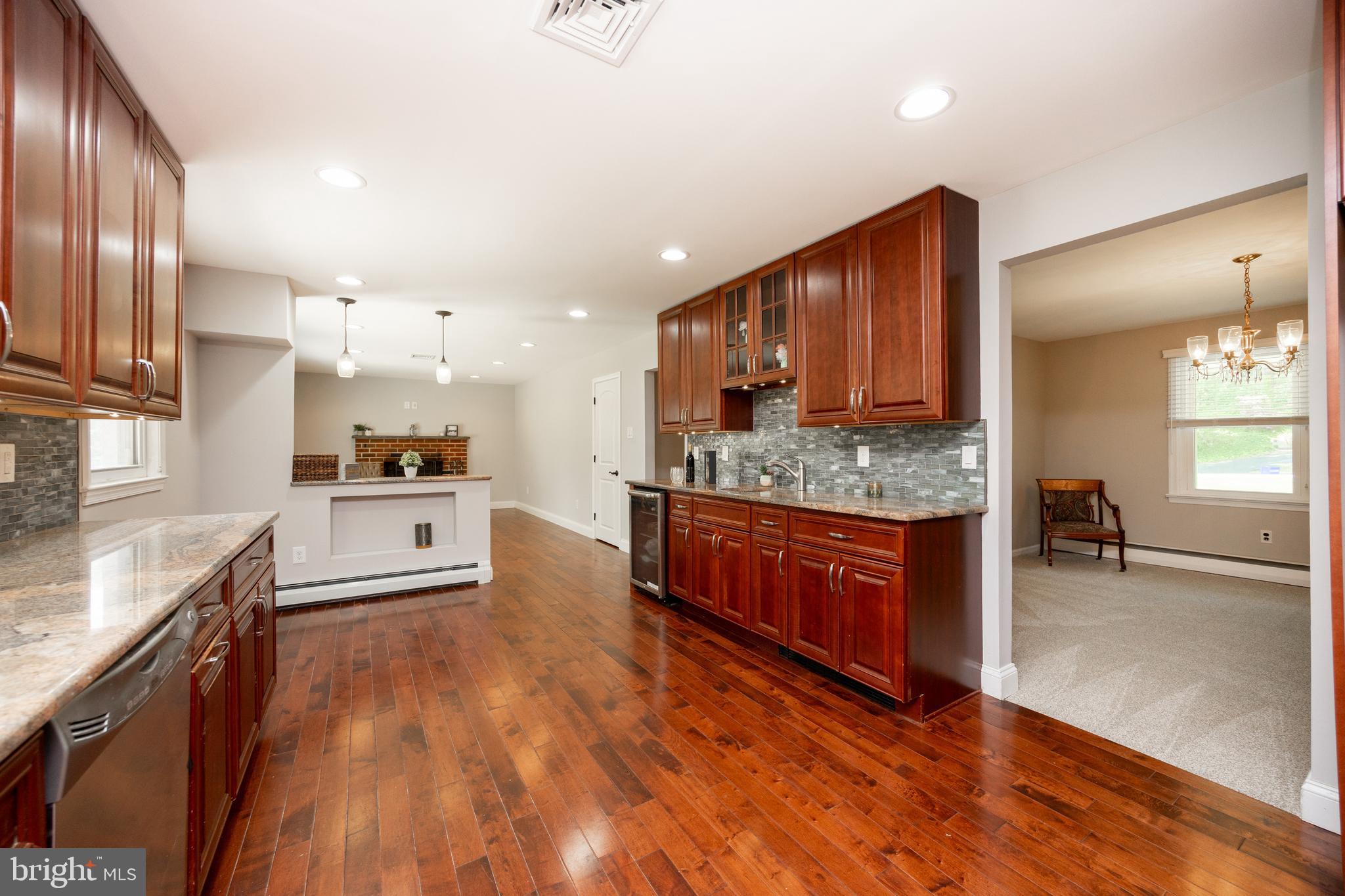 3006 Oakwood Dr
