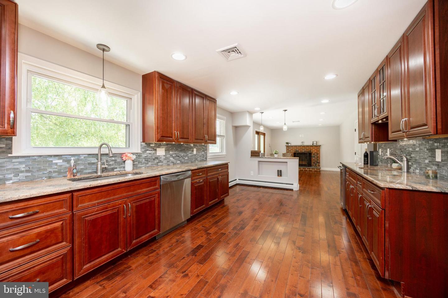 3006 Oakwood Dr