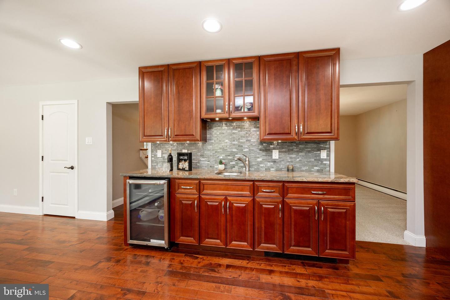3006 Oakwood Dr