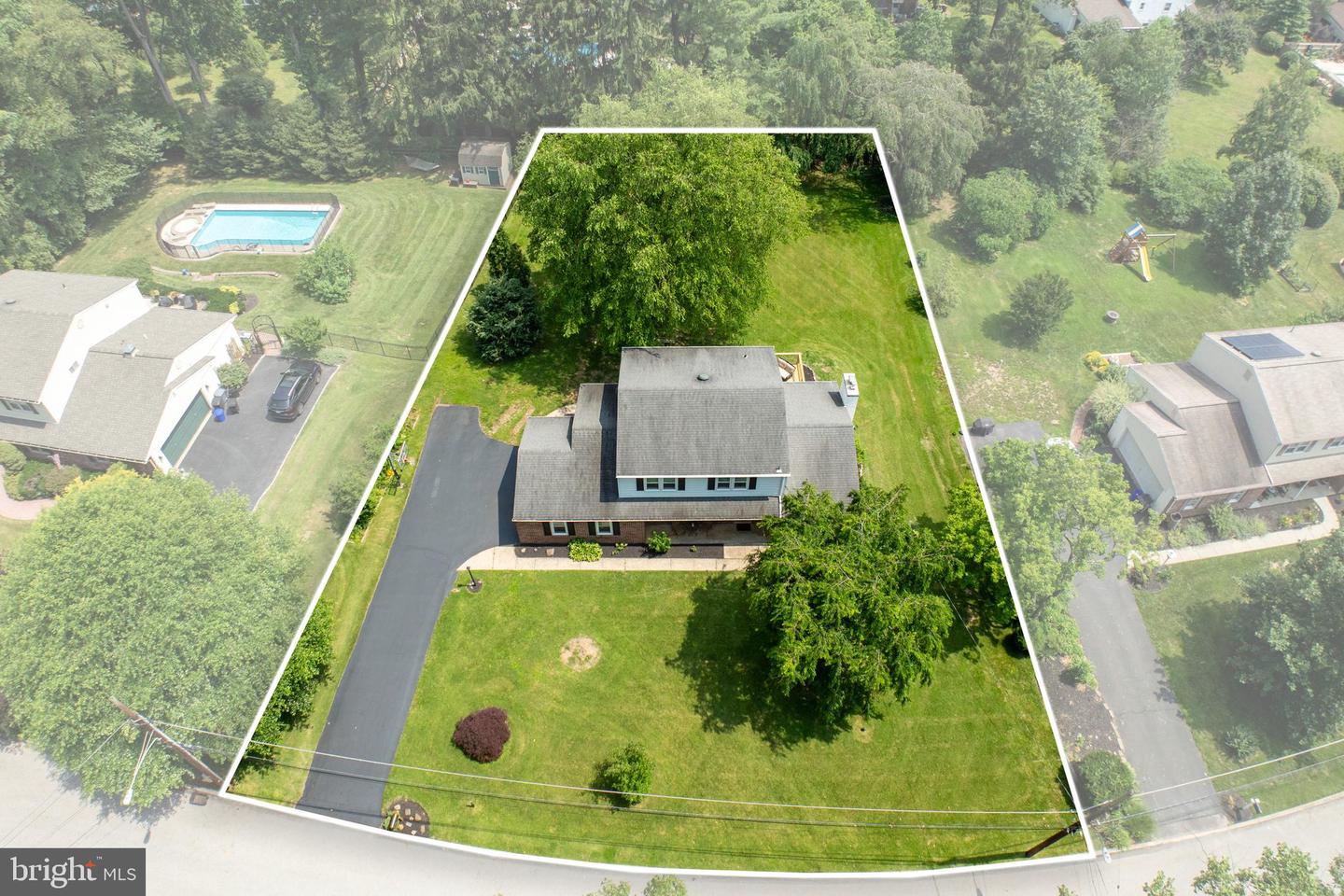 3006 Oakwood Dr