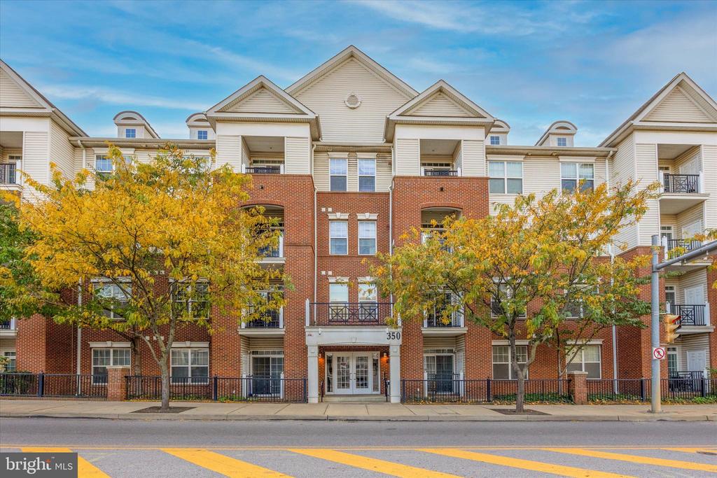 350 W ELM ST #3318