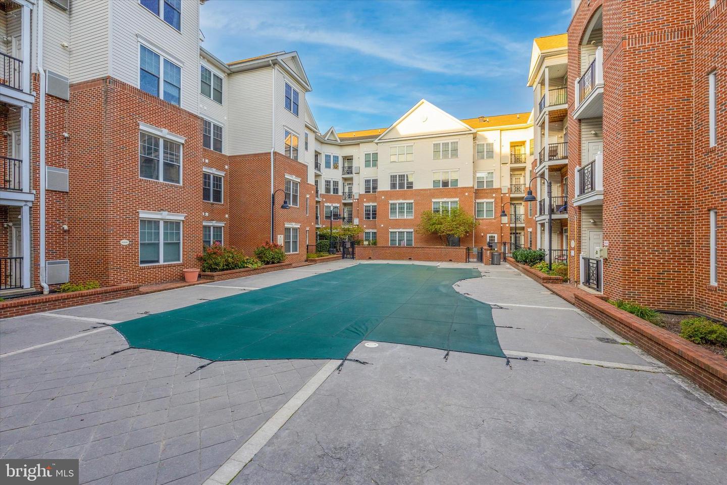 350 W ELM ST #3318