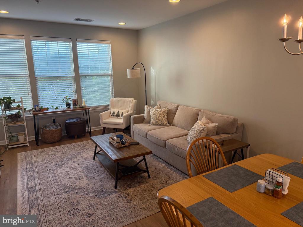 350 W ELM ST #3318