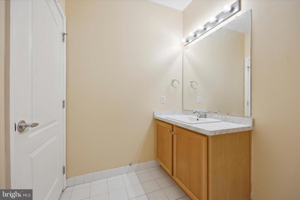 350 W ELM ST #3318