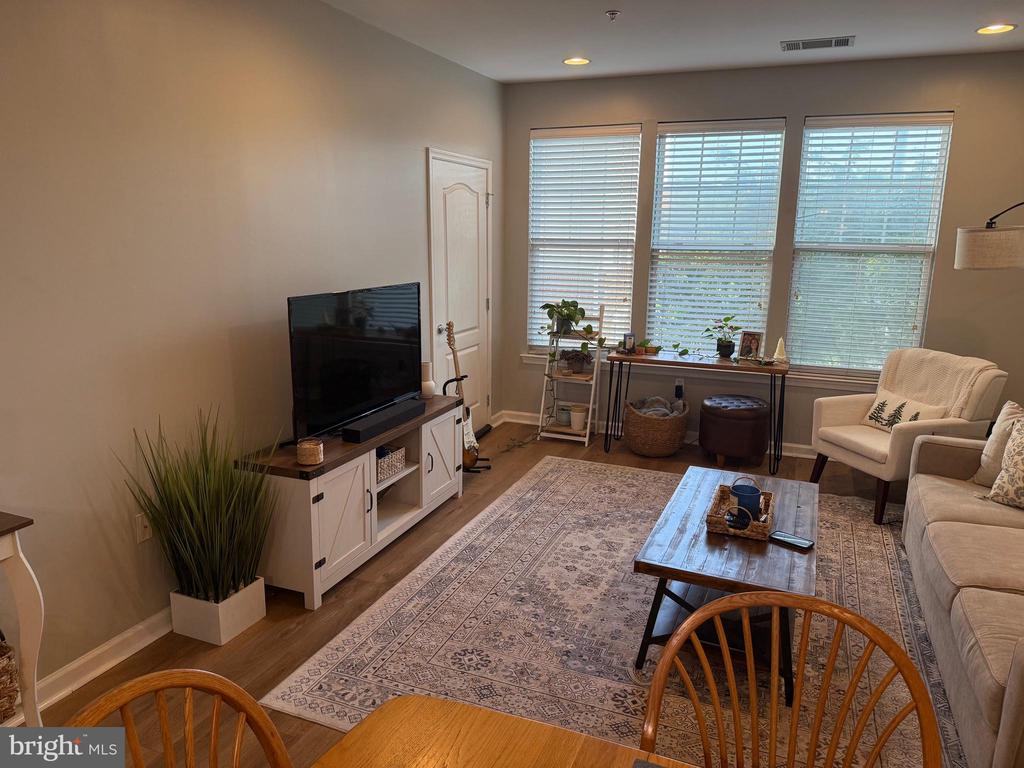 350 W ELM ST #3318