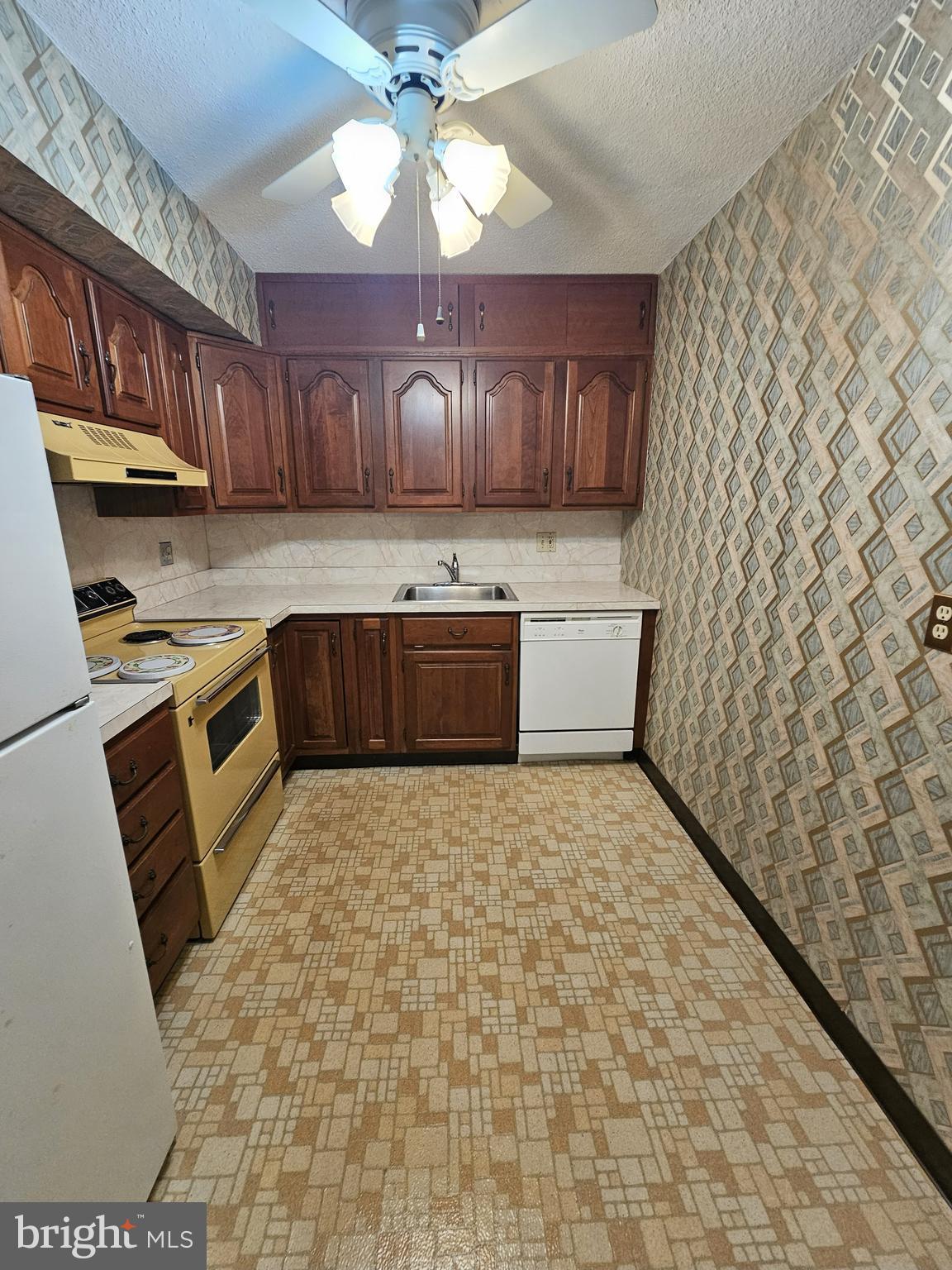 666 W GERMANTOWN PIKE 1311