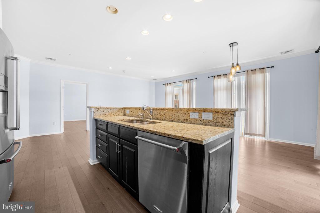 401 CARSON TERRACE 401