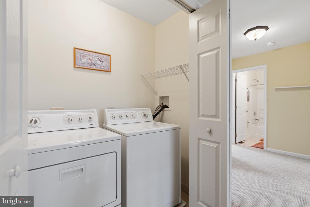 1437 HILLCREST COURT