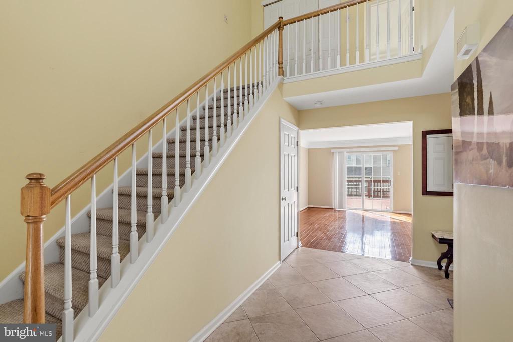 1437 HILLCREST COURT