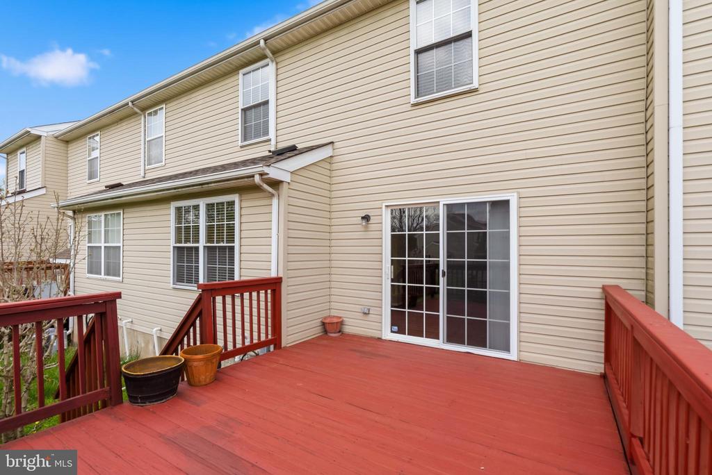 1437 HILLCREST COURT