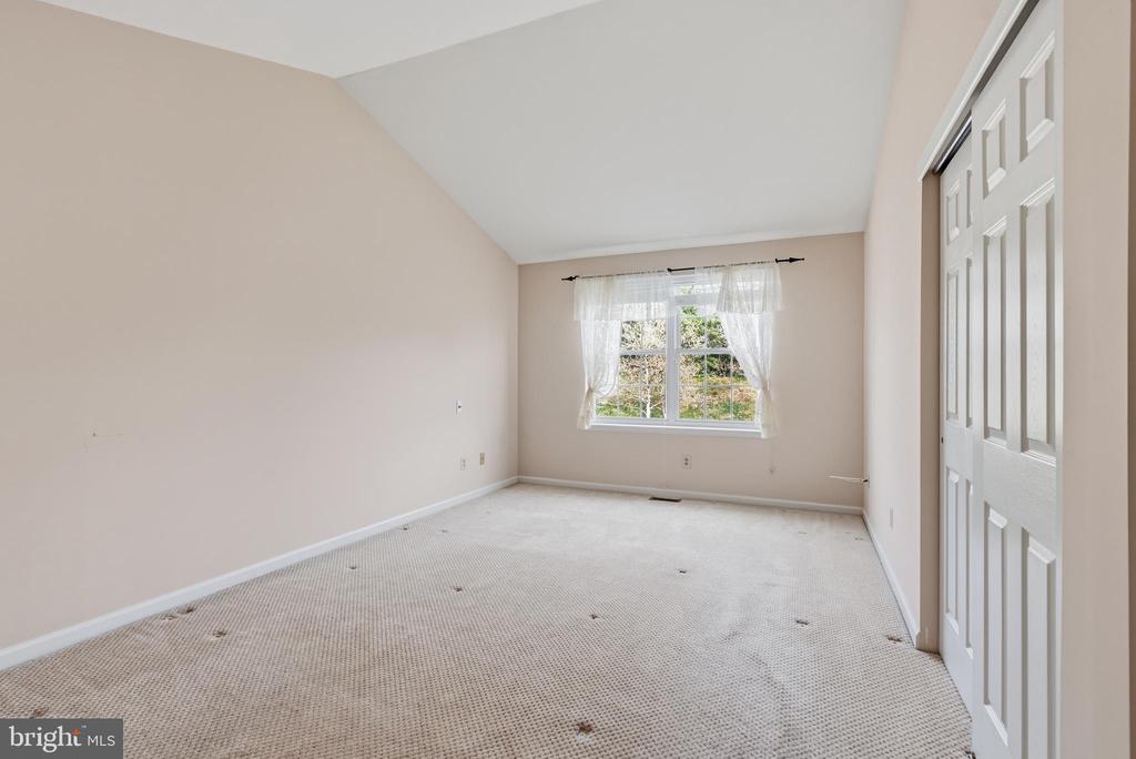 1437 HILLCREST COURT