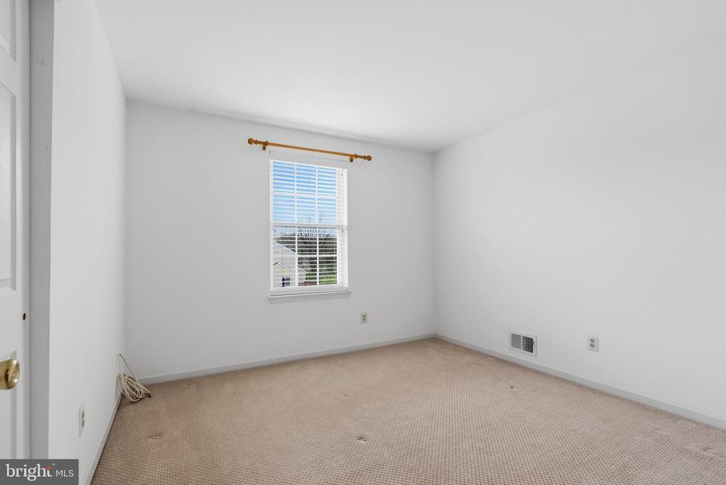 1437 HILLCREST COURT