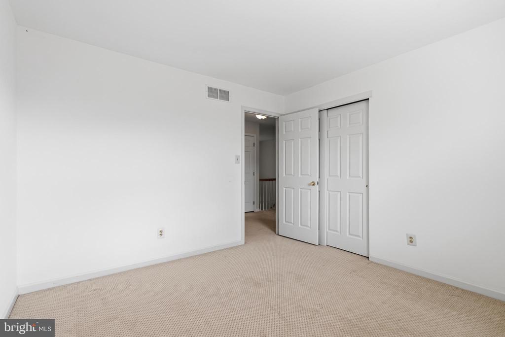 1437 HILLCREST COURT