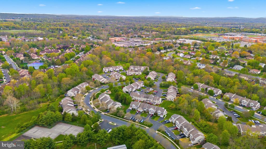 1437 HILLCREST COURT