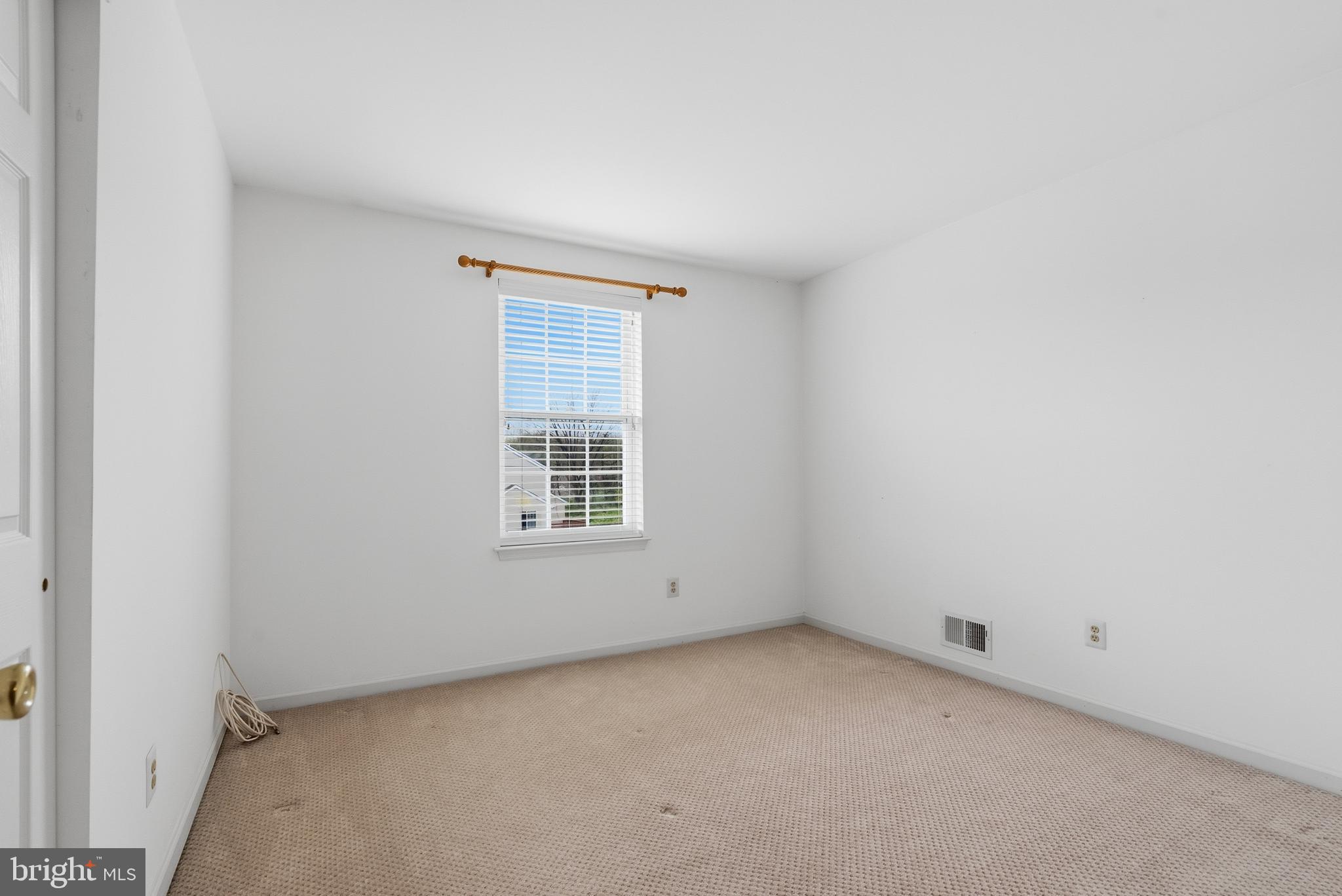 1437 HILLCREST COURT