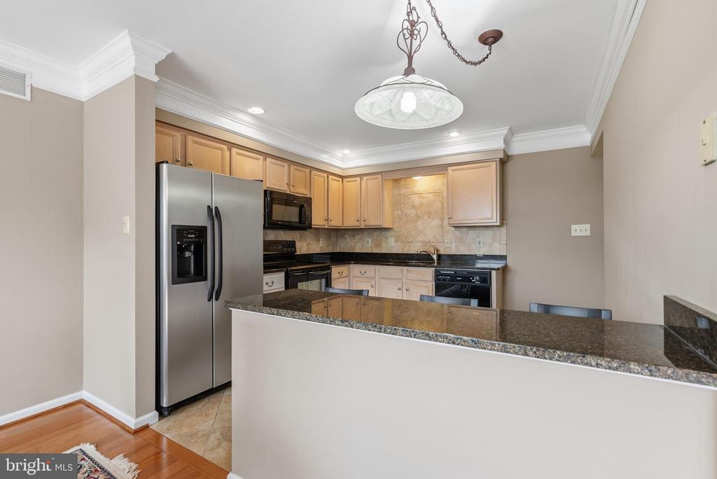 1437 HILLCREST COURT