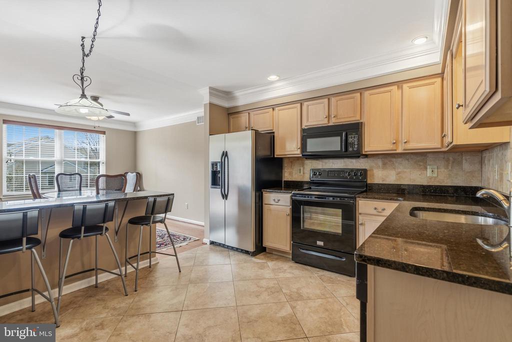 1437 HILLCREST COURT