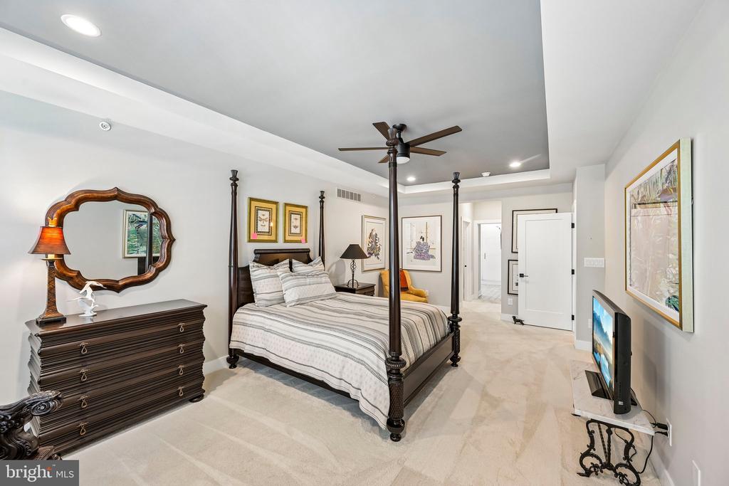 282 HOPEWELL DRIVE