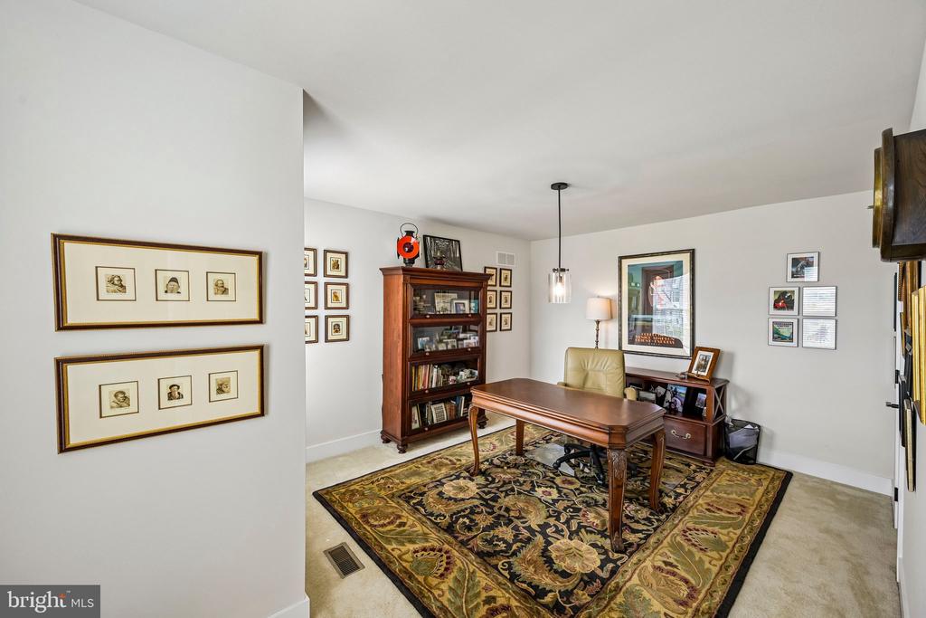 282 HOPEWELL DRIVE