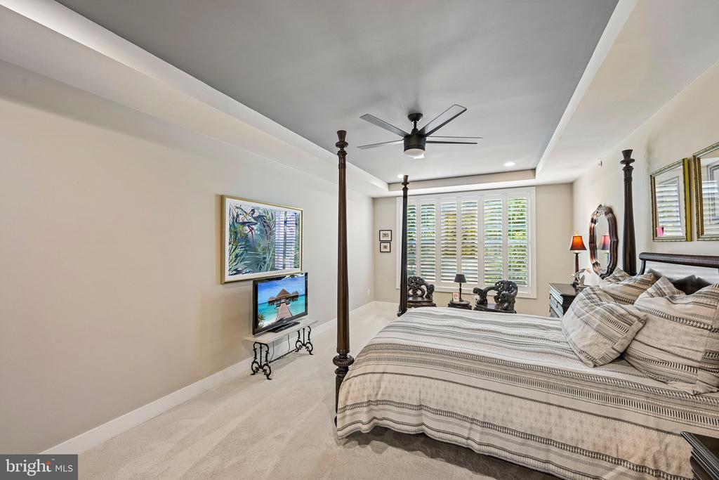 282 HOPEWELL DRIVE