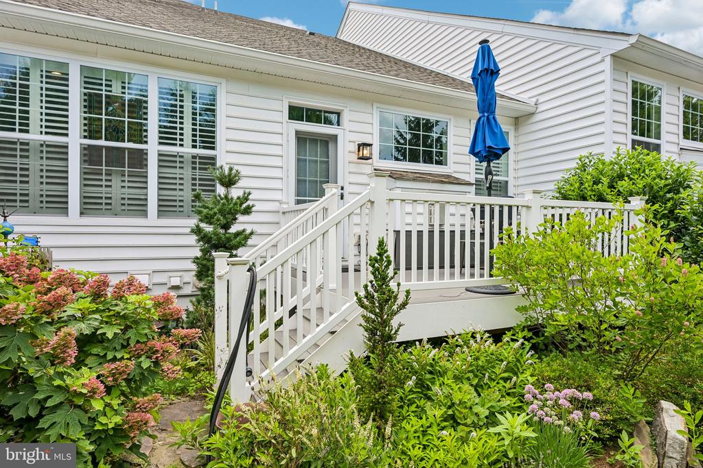 282 HOPEWELL DRIVE