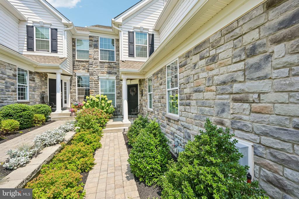 282 HOPEWELL DRIVE