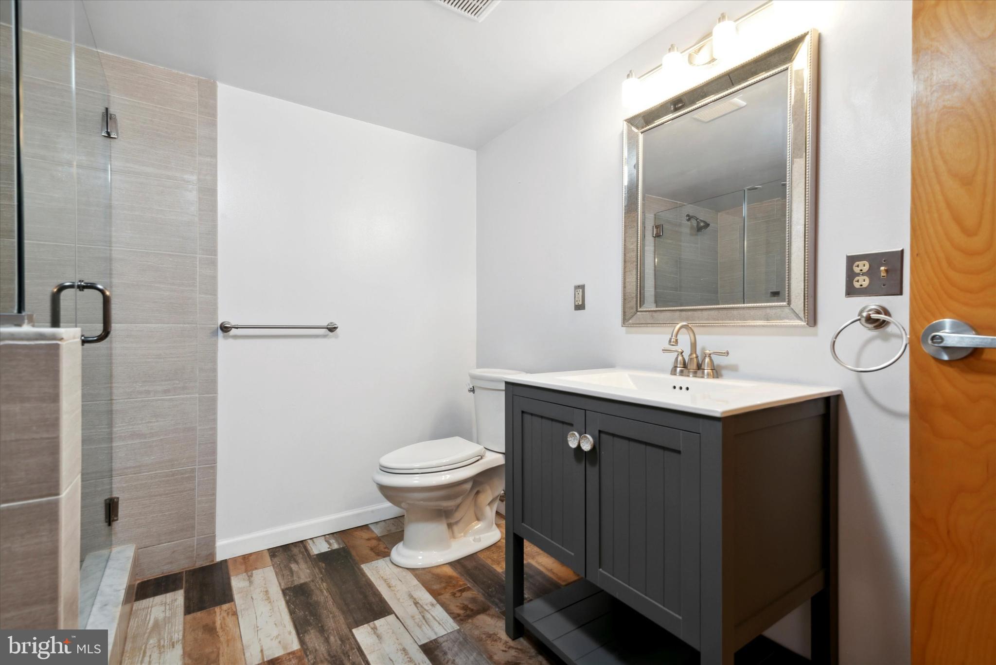 1215-21 Wood St #1