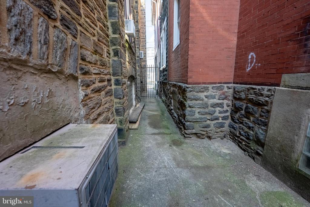 16 E Clapier St