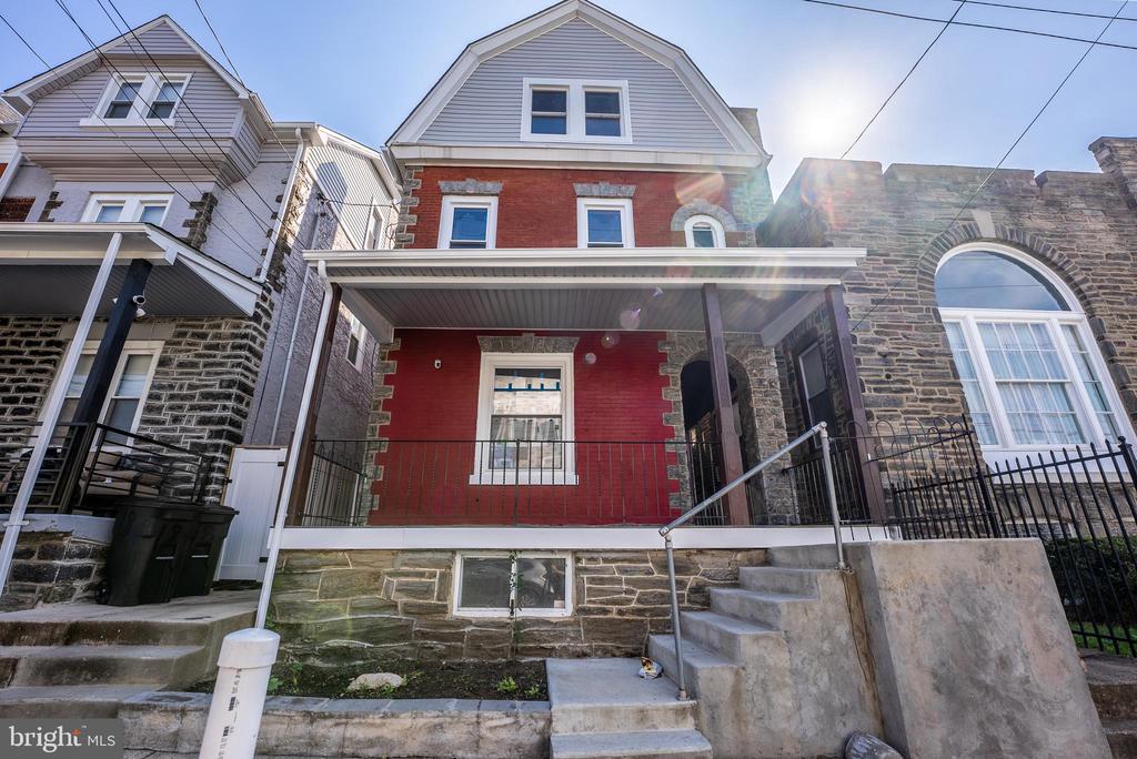 16 E Clapier St