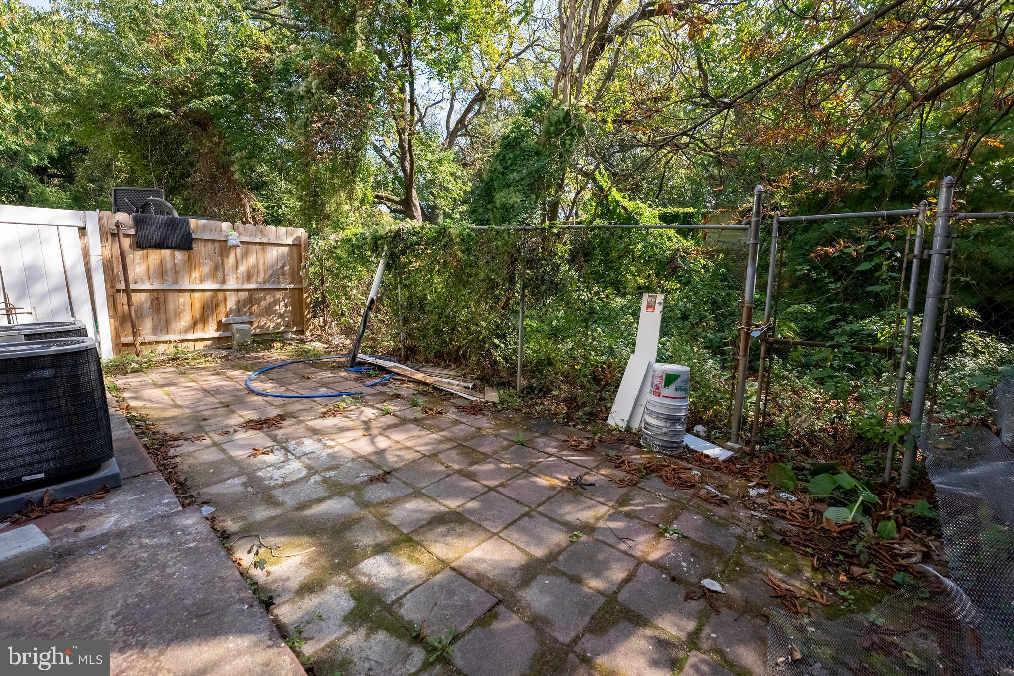 16 E Clapier St