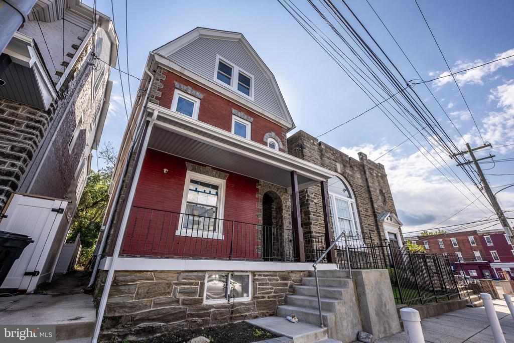 16 E Clapier St