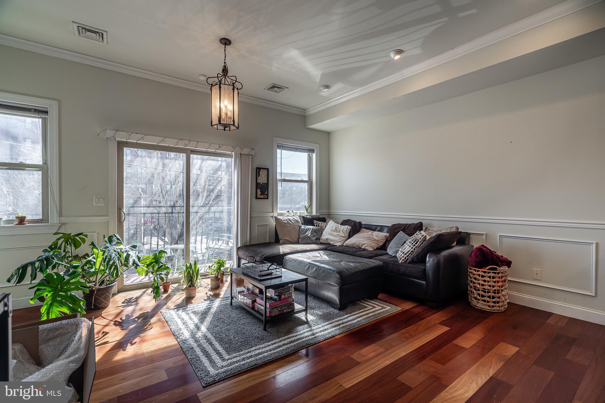 329 W Girard Ave