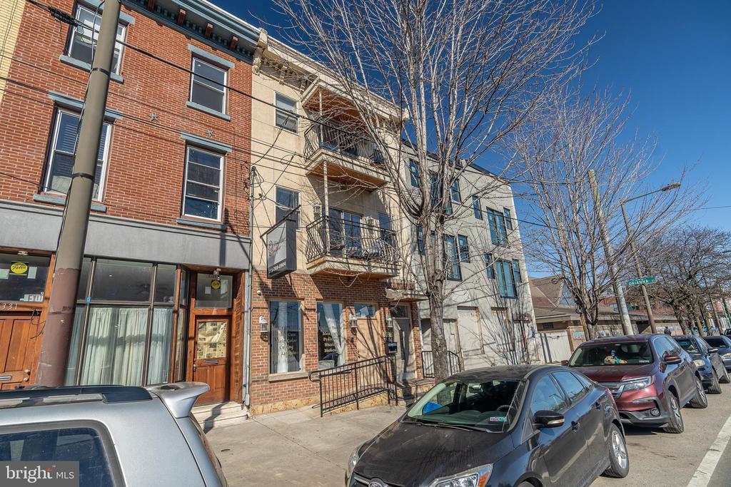 329 W Girard Ave