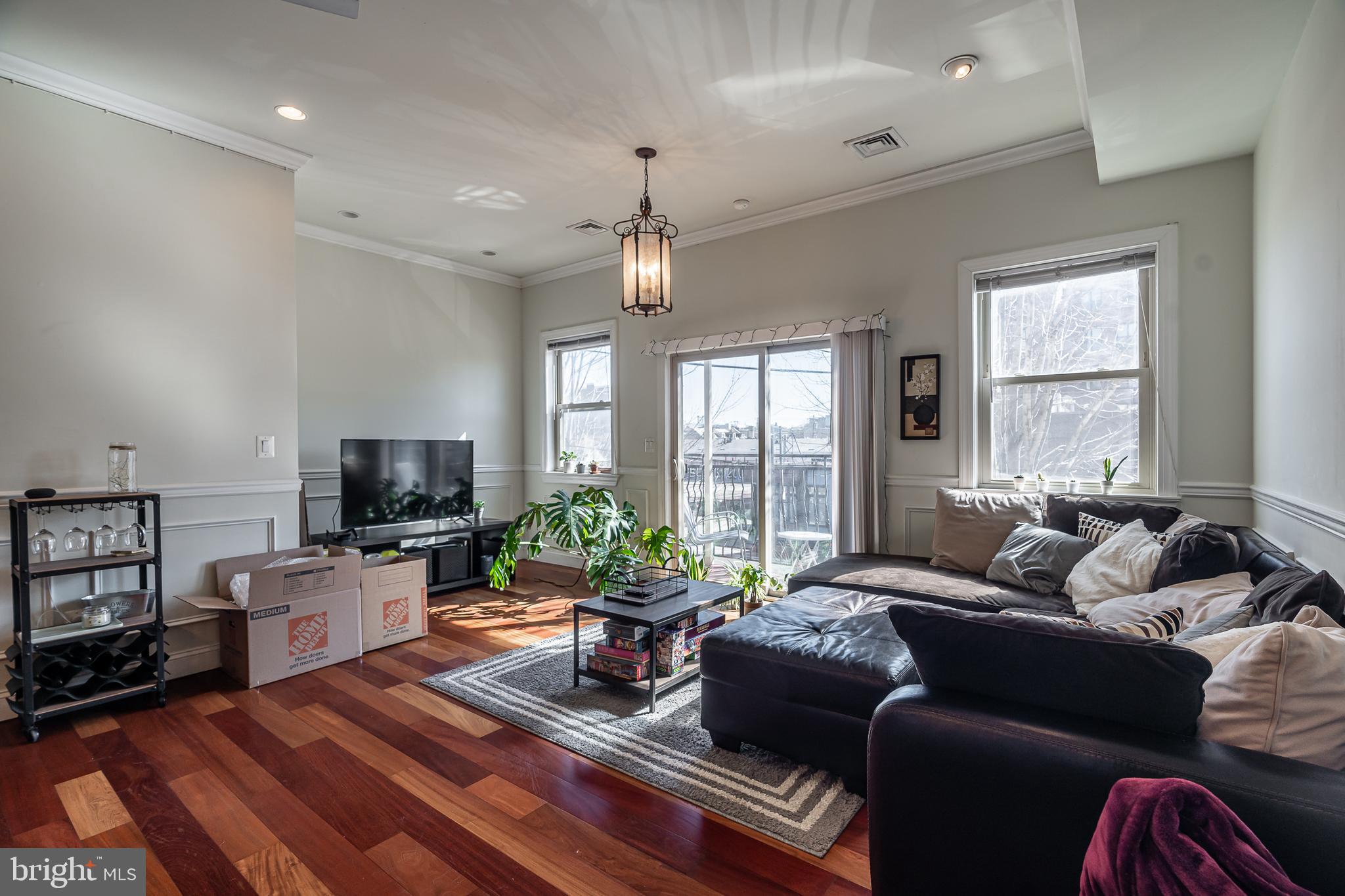 329 W Girard Ave