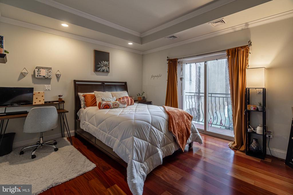 329 W Girard Ave