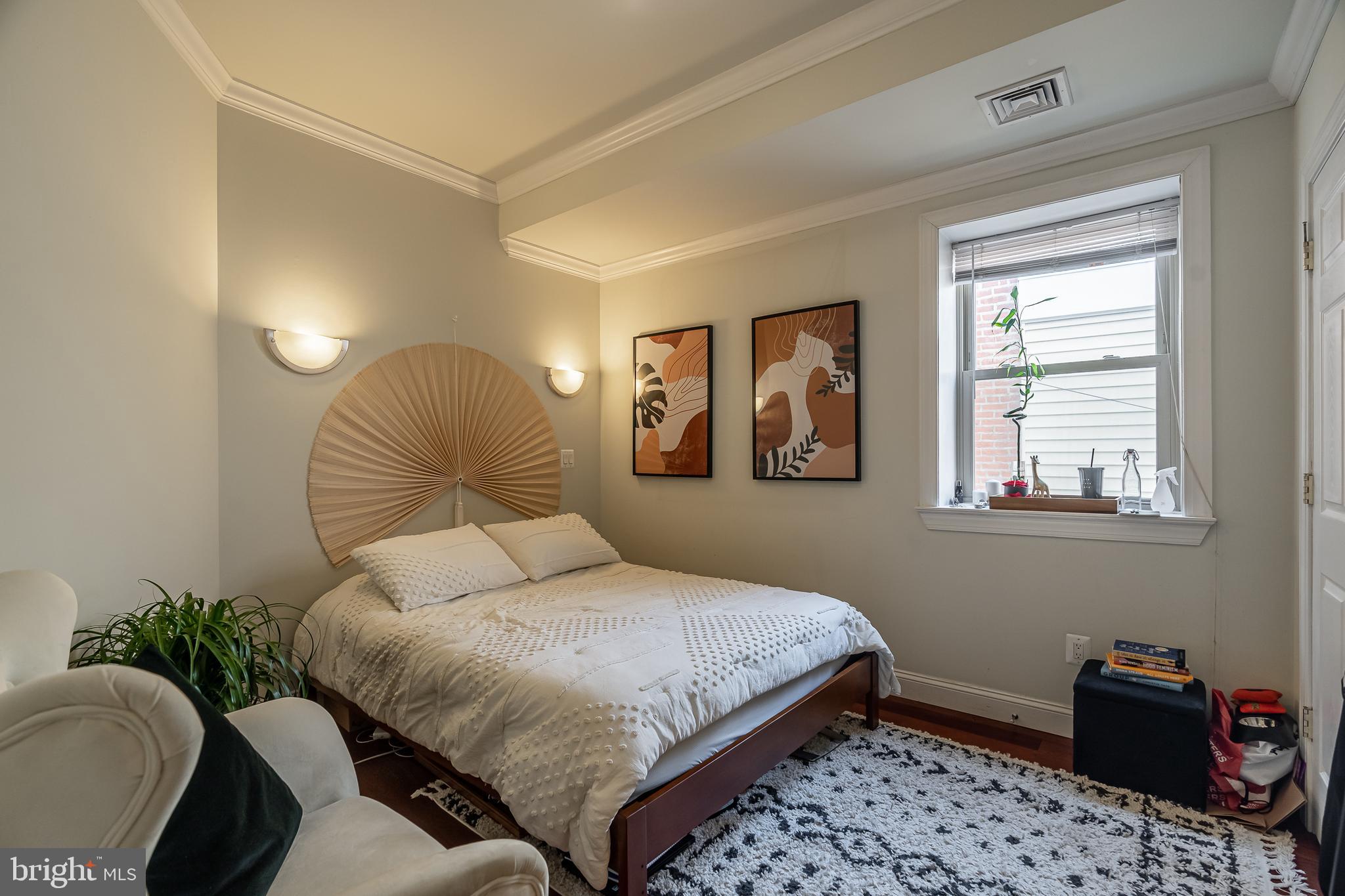 329 W Girard Ave