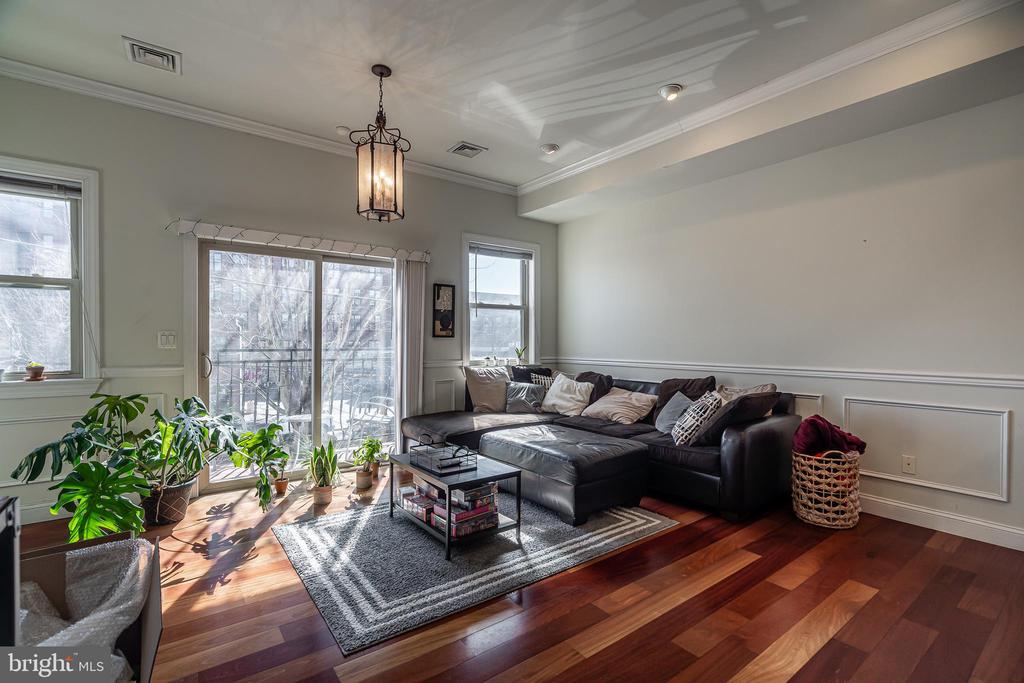 329 W Girard Ave