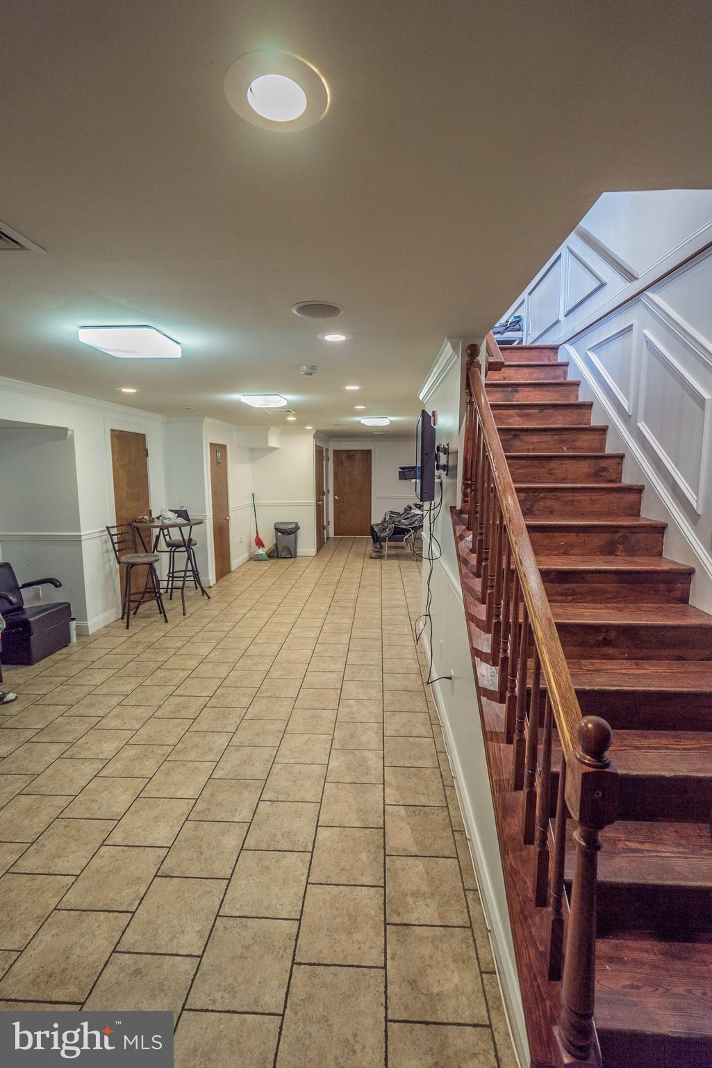 329 W Girard Ave