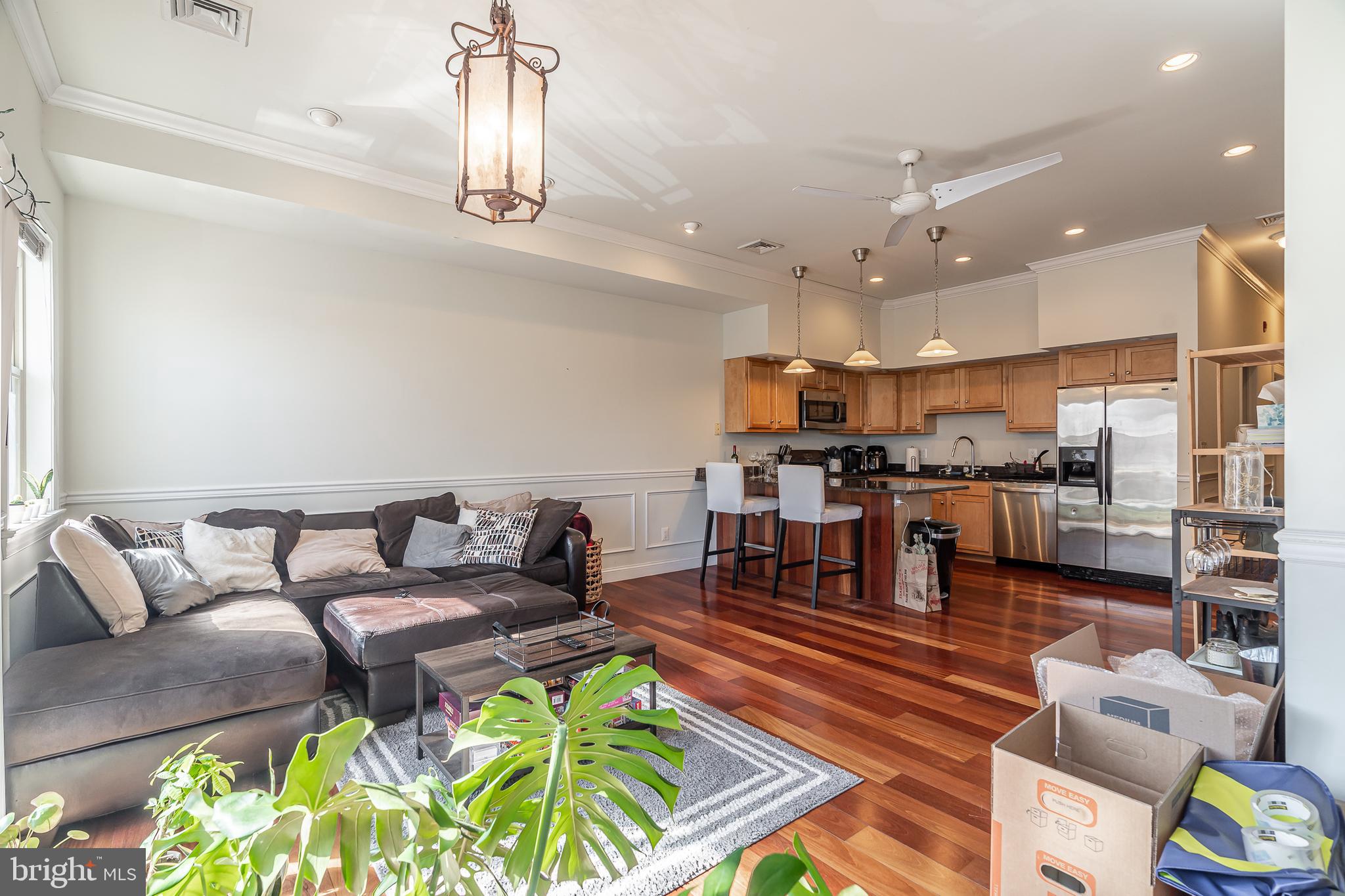 329 W Girard Ave