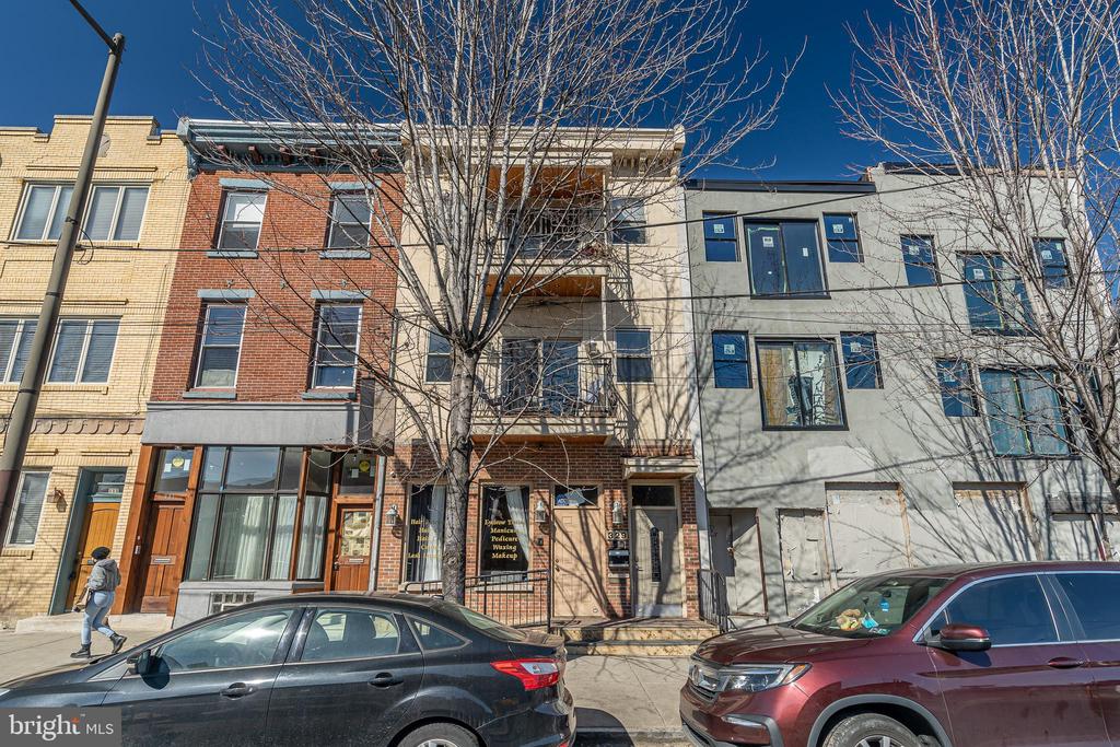 329 W Girard Ave